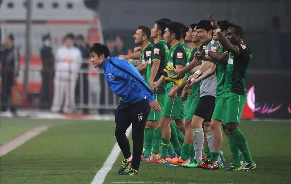 看足球的仪式,世界足球日主题日图