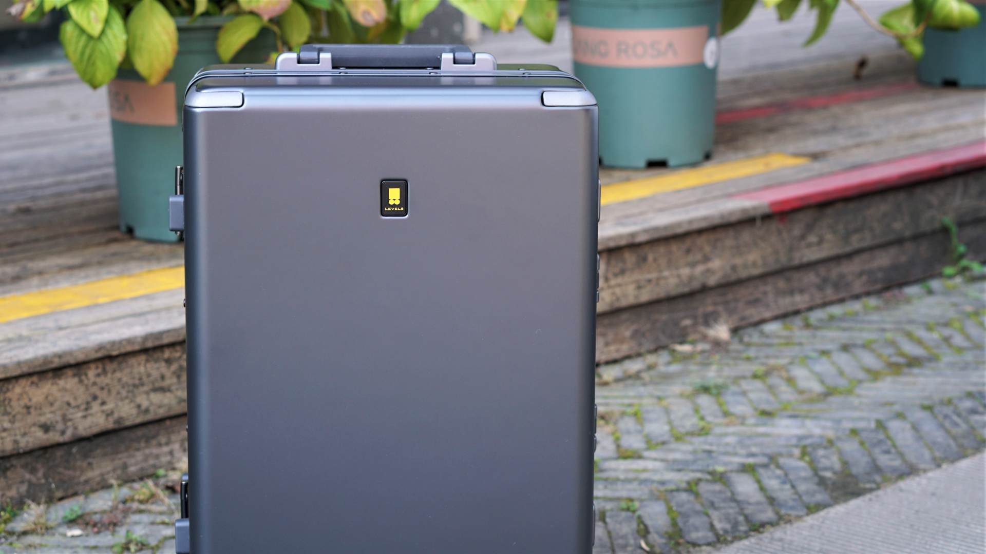 地平线8号行李箱24寸什么颜色好看,地平线8号行李箱和90分行李箱测评