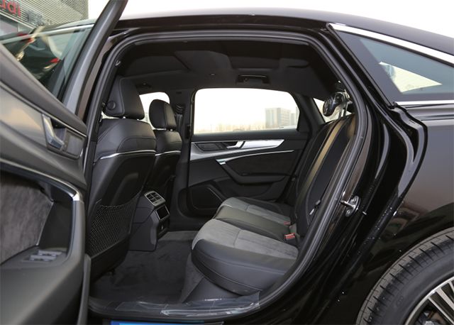 情人节开奥迪送白菜,情人节开奥迪见女朋友