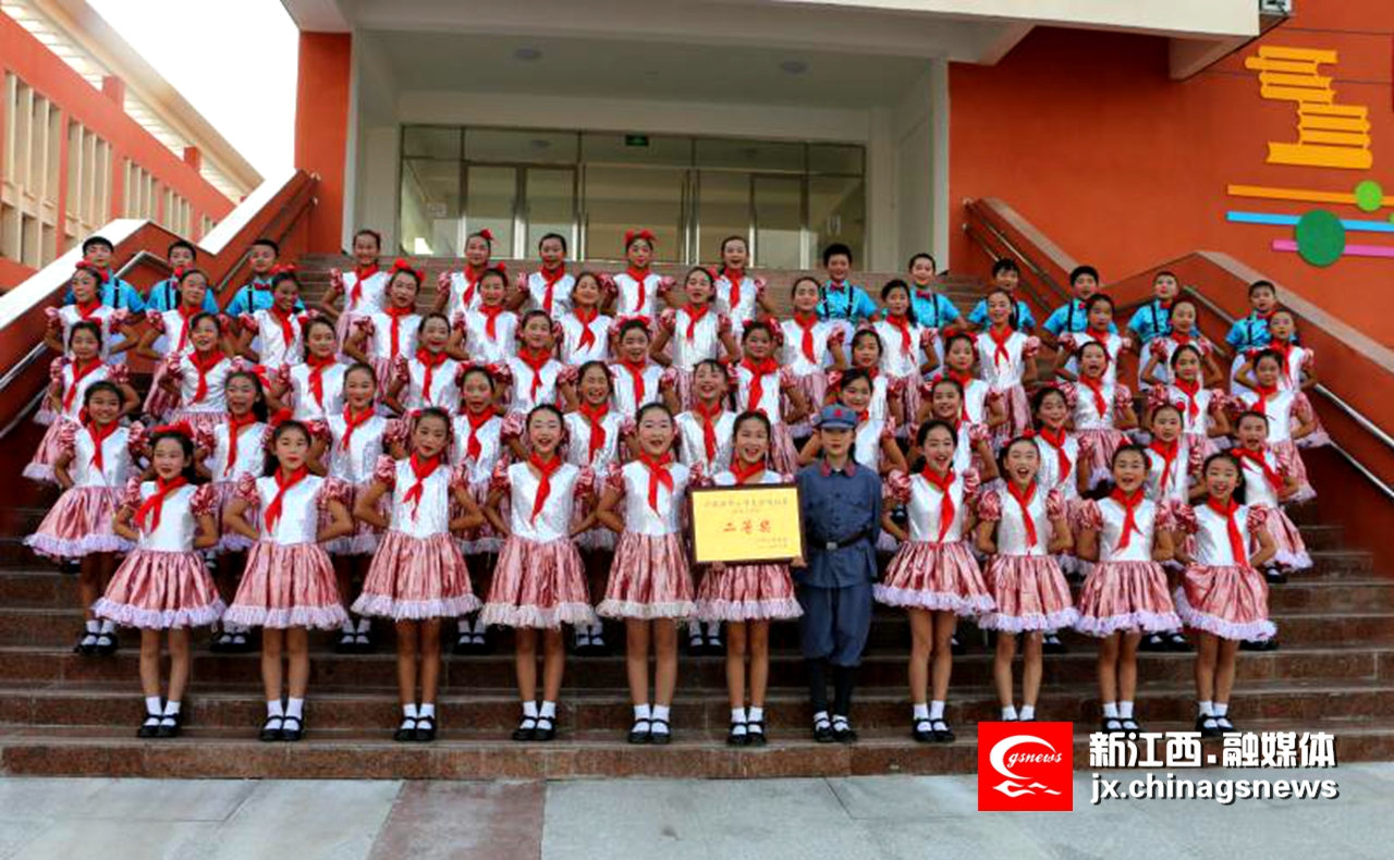 你努力的样子，真的很美-访兴国县红军子弟小学教师王婷