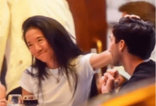 35岁奥运冠军恋上70岁的女富豪,63岁富婆与27岁奥运冠军相恋