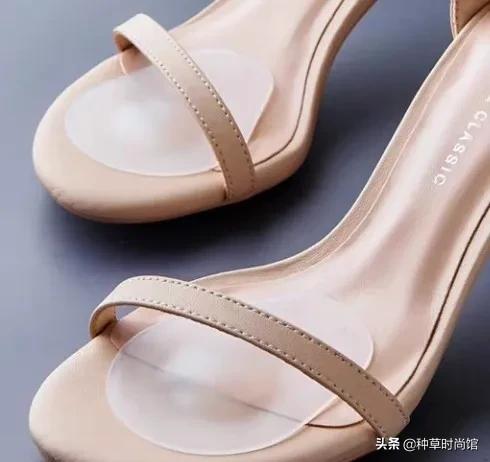 圆头羊皮凉鞋真皮凉鞋今夏最洋气,今夏最值得入手的4双网红凉鞋