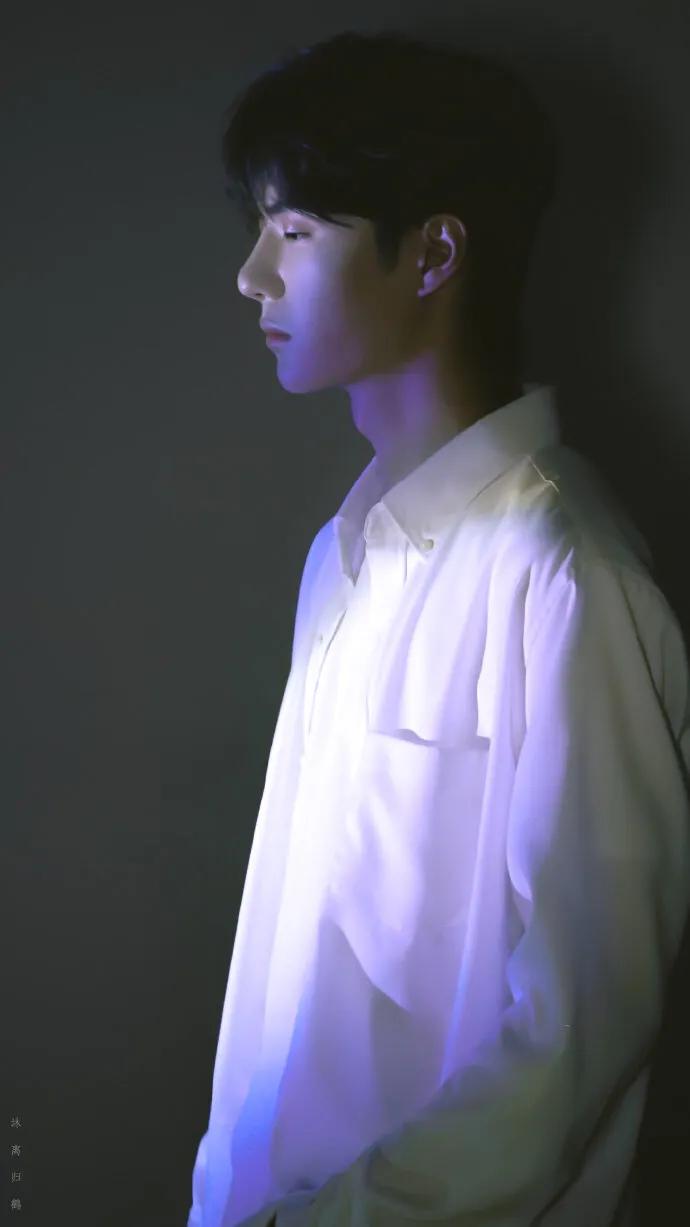 王一博代言的香奈儿蔚蓝味,蔚蓝香水香精版王一博