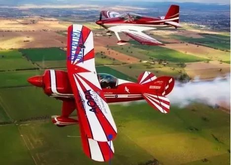 超酷的飞行表演,超酷的无人机表演