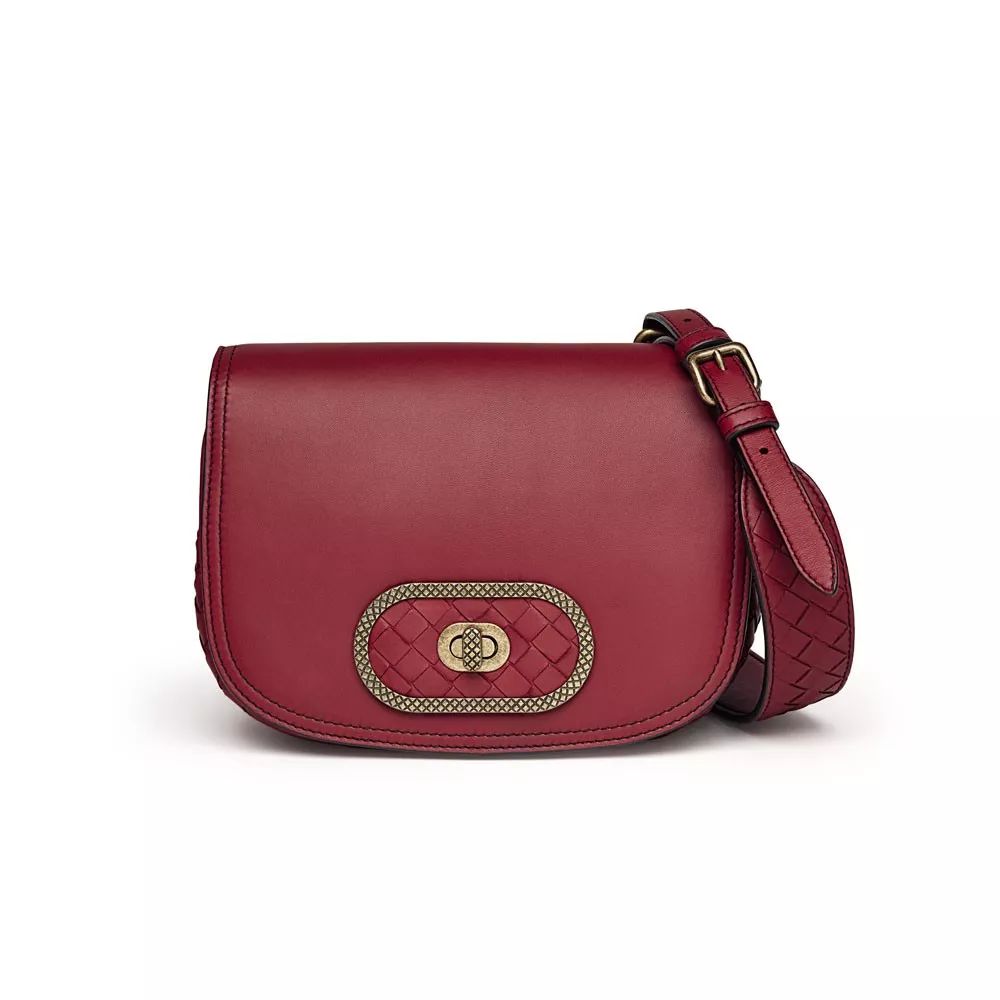 当代女生消费观名牌包,现代女士包