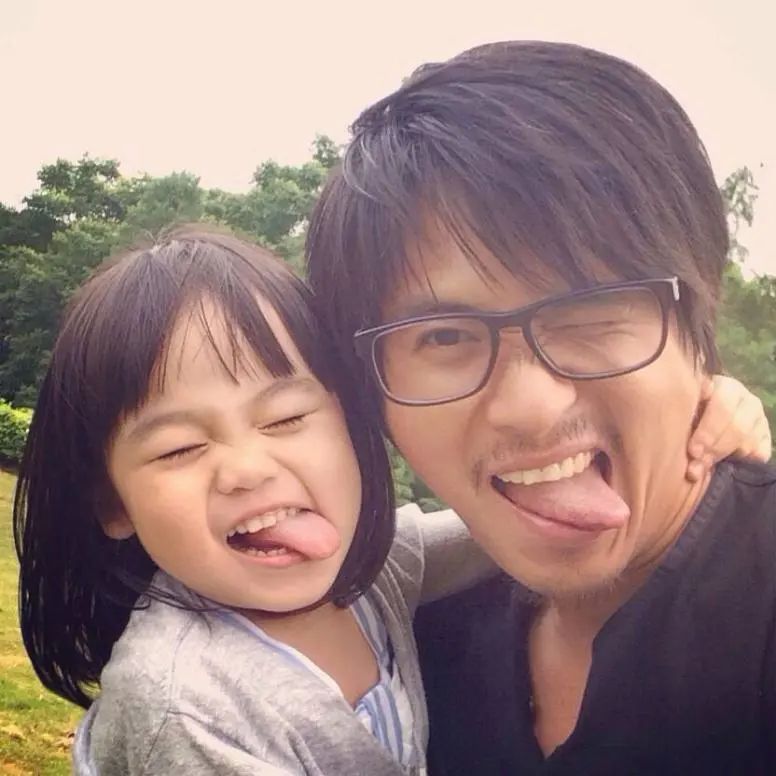 追着梦还把钱赚了！韩寒以前在争议中成名，如今在平静中发大财