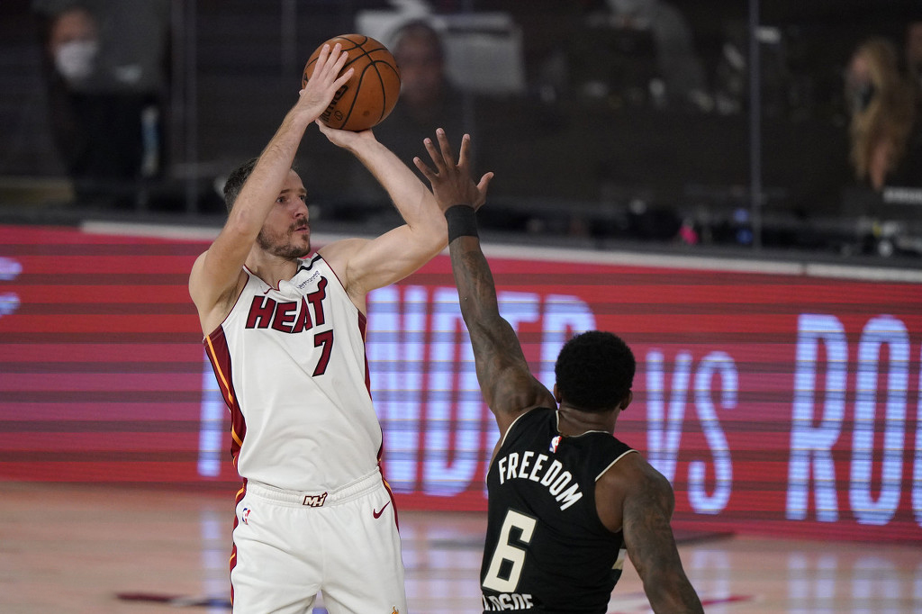 罚球绝杀哥伦比亚,字母哥罚球10秒违例掘金