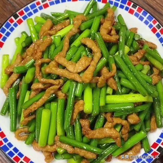 肉丝炒蒜苔如何不老,蒜苔炒肉丝怎么炒才不老