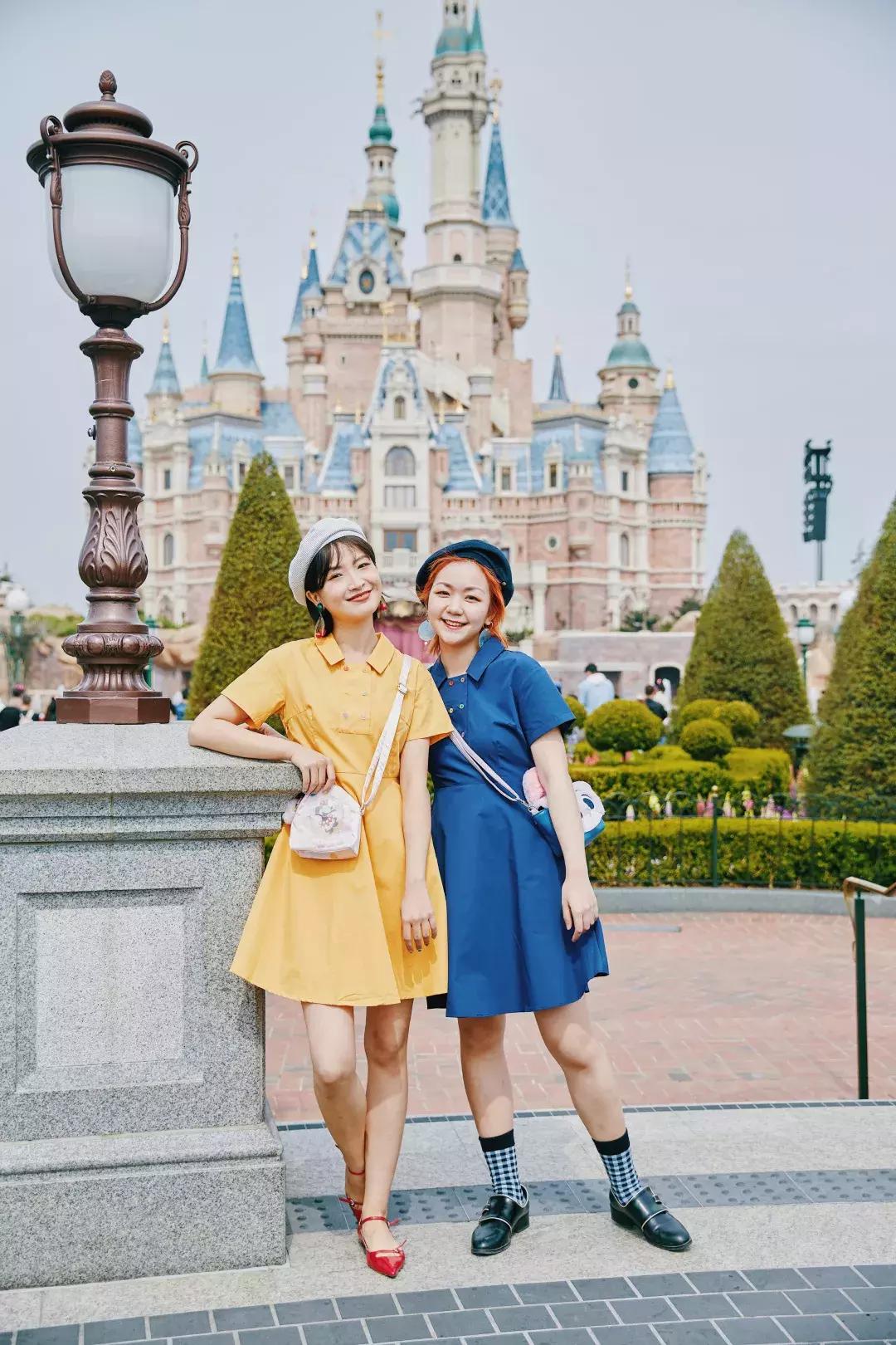 我们在上海迪士尼里玩耍了一天,发现穿的美才能玩的好!