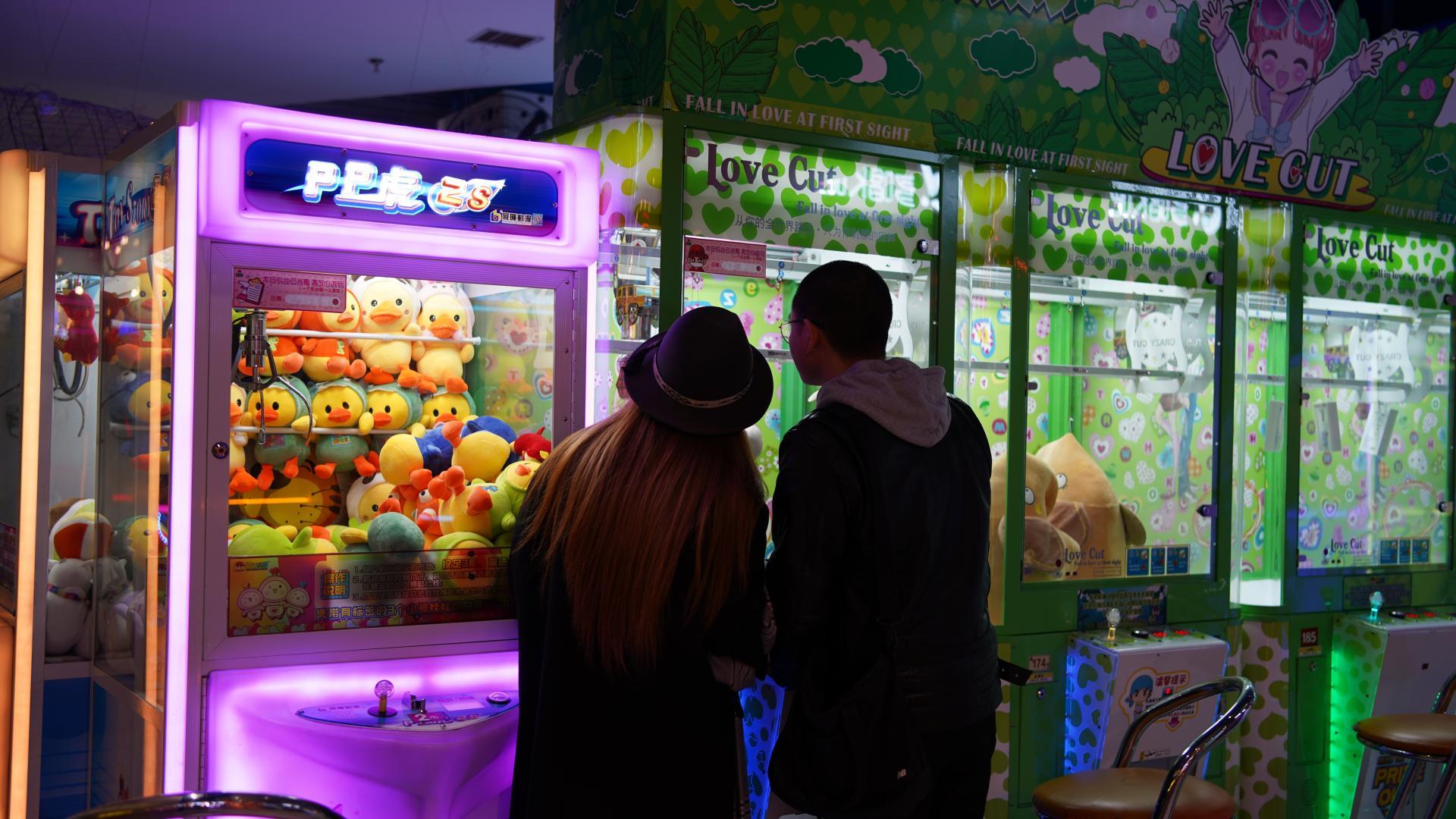 永诺yn35mmf2标准定焦镜头测评,永诺35mmf2和适马35f2对比