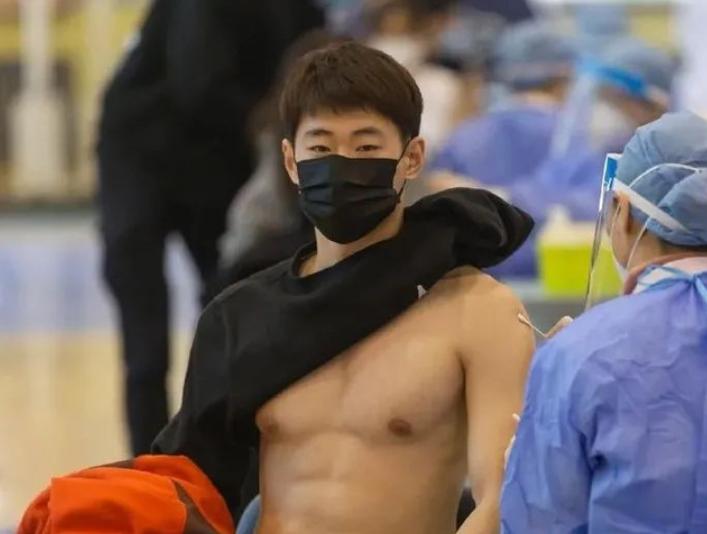 北体帅哥打疫苗,北体男生打疫苗