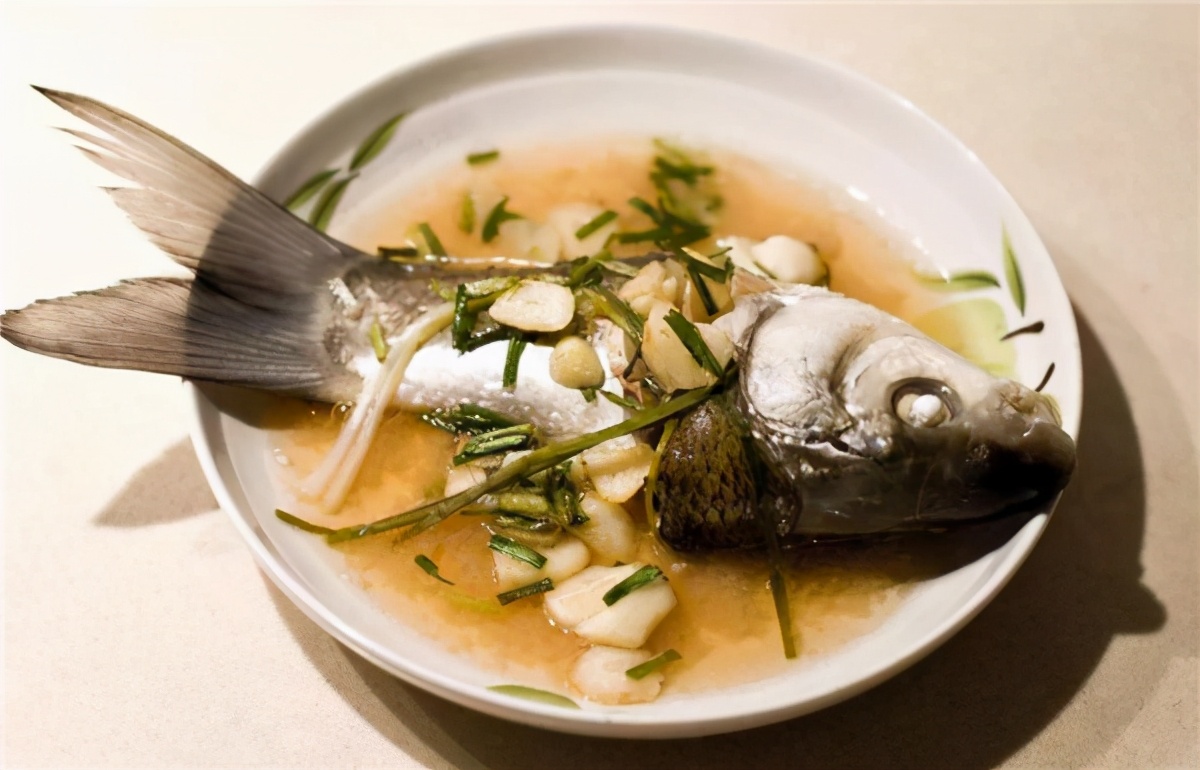 买鲫鱼和鲤鱼有什么区别,买鲫鱼大的好还是小的好