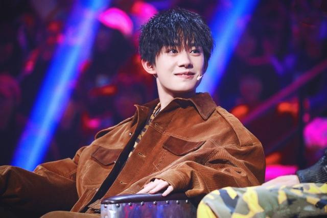 易烊千玺王源蔡徐坤九宫格,锡纸易烊千玺