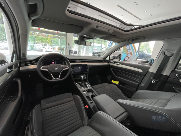 4万多块的帕萨特值得入手么,20多万可以买到哪一年埃尔法