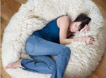 平卧和侧卧哪个睡觉姿势比较健康,俯卧睡觉姿势是怎样的