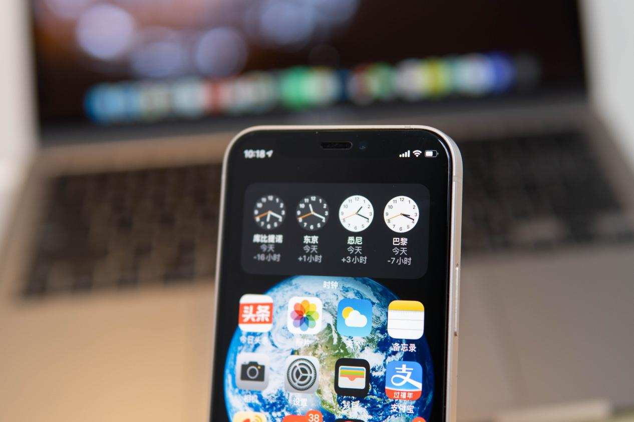 iphone12钢化膜黑边好还是透明好,倍思苹果12钢化膜防尘