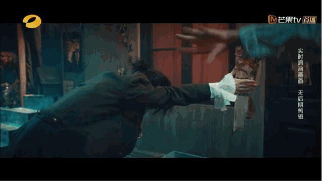 因长相丑被嘲讽后逆袭,因丑被弹幕刷屏挡脸的她