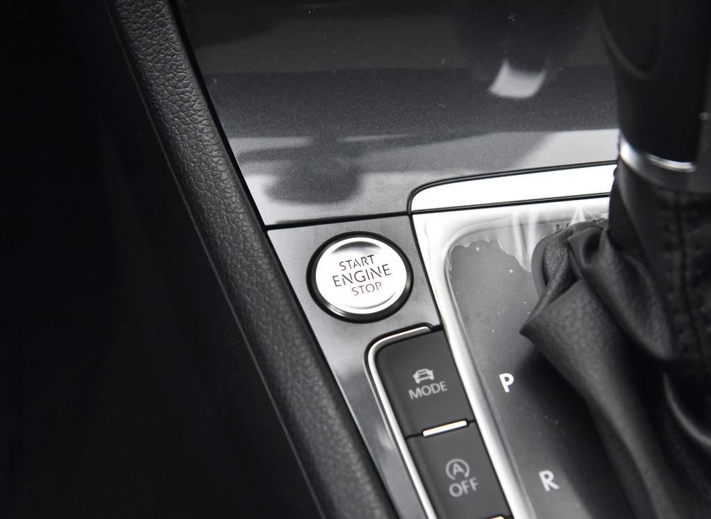 小猫购买推荐,19款高尔夫280tsi豪华评测