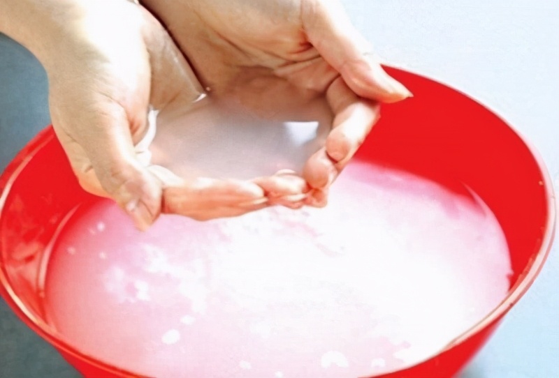 用盐洗脸有什么好处吗能祛痘吗,食盐加醋洗脸的功效