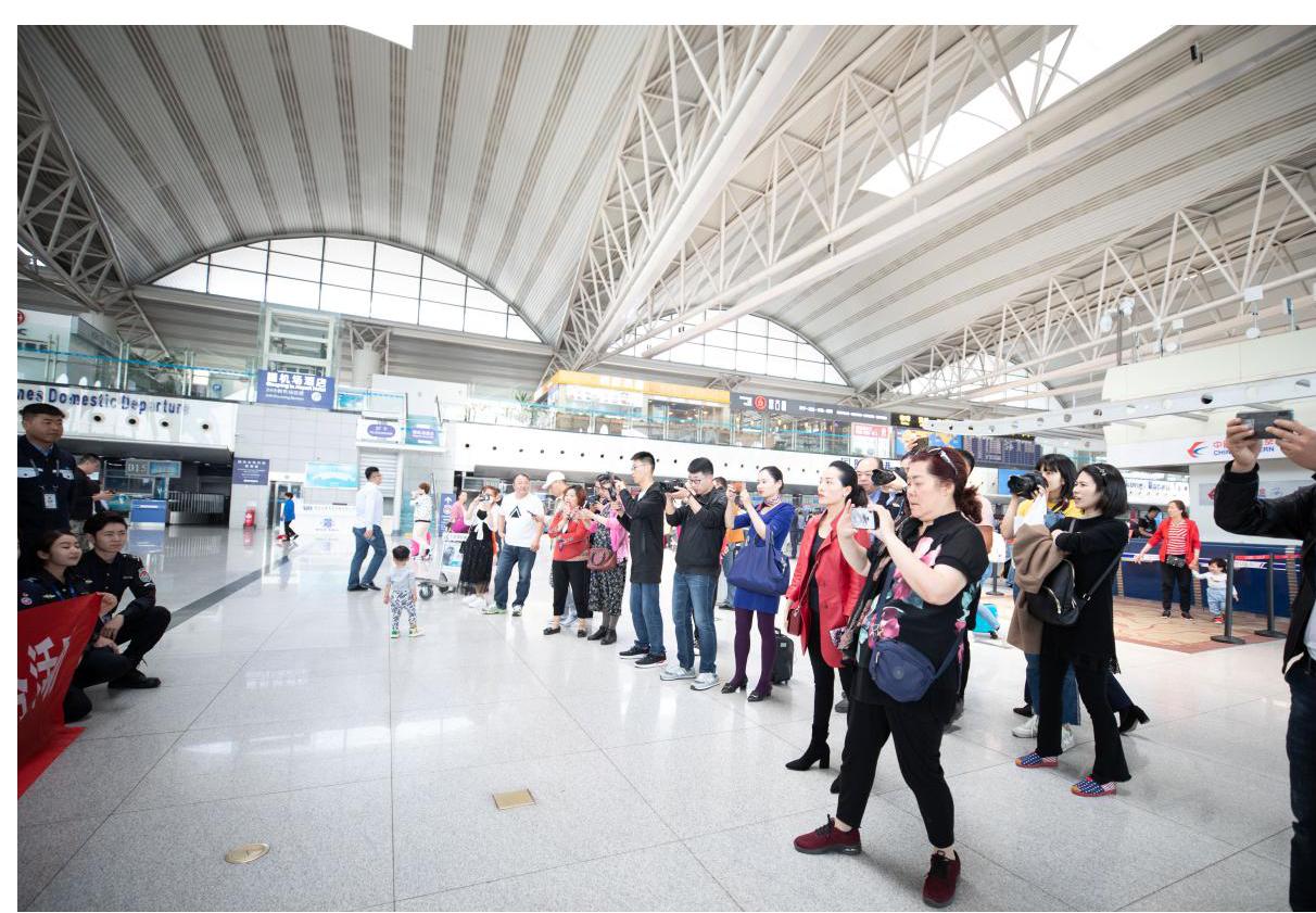 空姐空少变脸原视频,空少空姐霸气进场