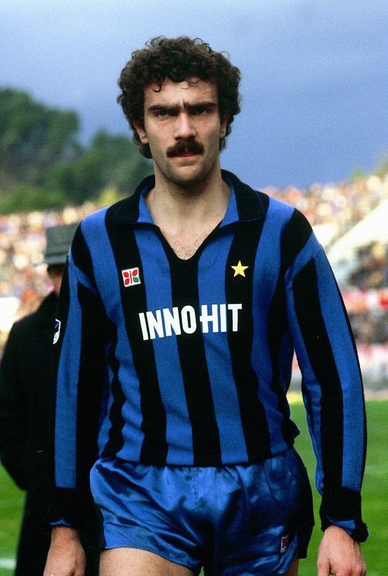 十大最好右后卫,21世纪右后卫十大最佳排名