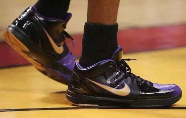 高帮篮球鞋不容易崴脚吗,为什么篮球鞋那么耐磨