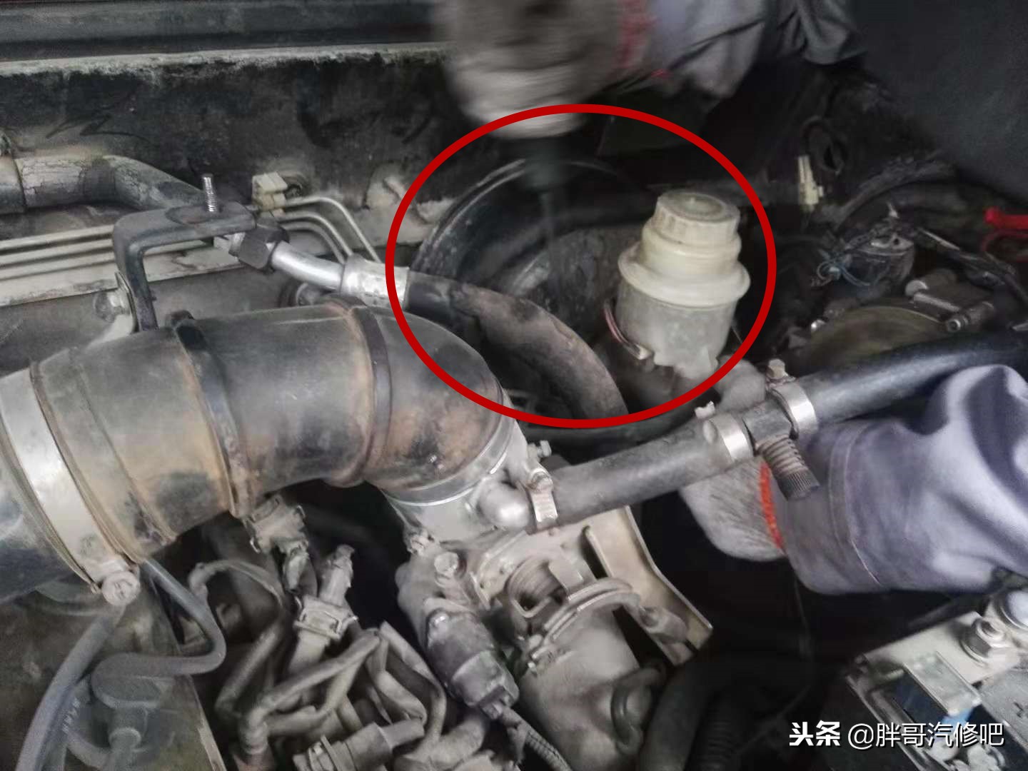 刹车踩重刹车片磨损快,刹车踩下去很低维修