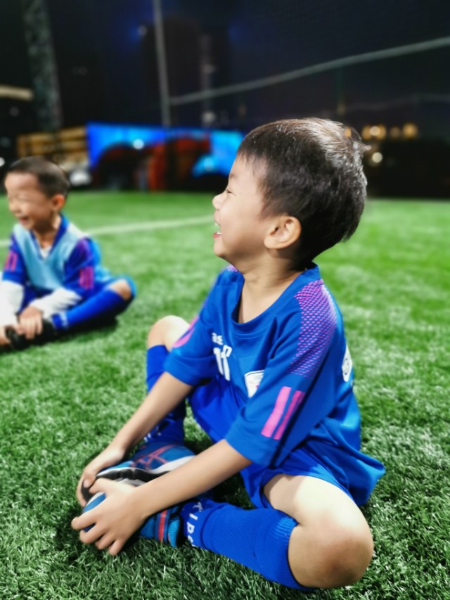 足球运动对少年儿童成长的好处,足球运动对幼儿身心发展的益处