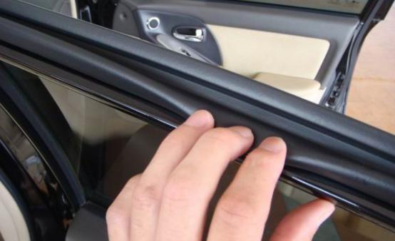 牙膏可以去除汽车窗起雾吗,车内挡风玻璃起雾牙膏能去除吗