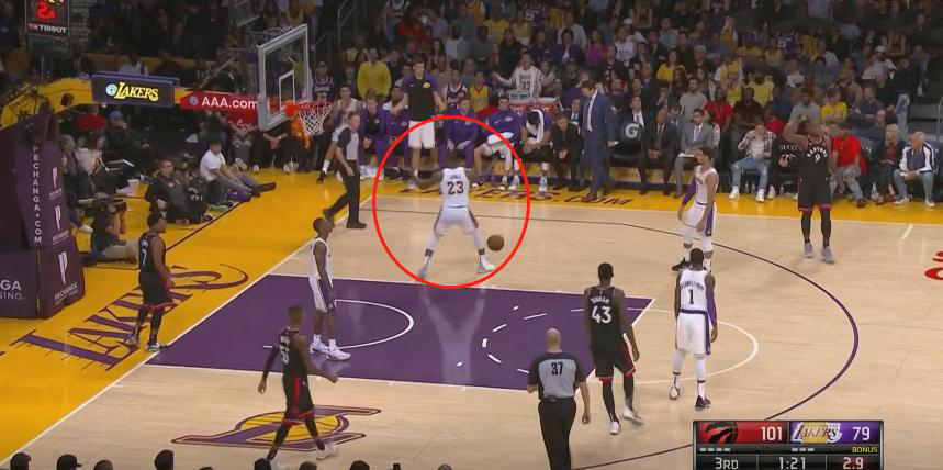 被吹技术犯规后谁执行罚球,被吹违体犯规后谁来执行罚球