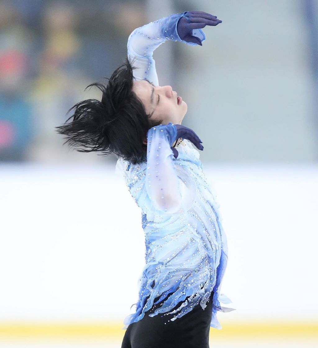 羽生结弦通版限定,羽生结弦本次比赛衣服设计细节