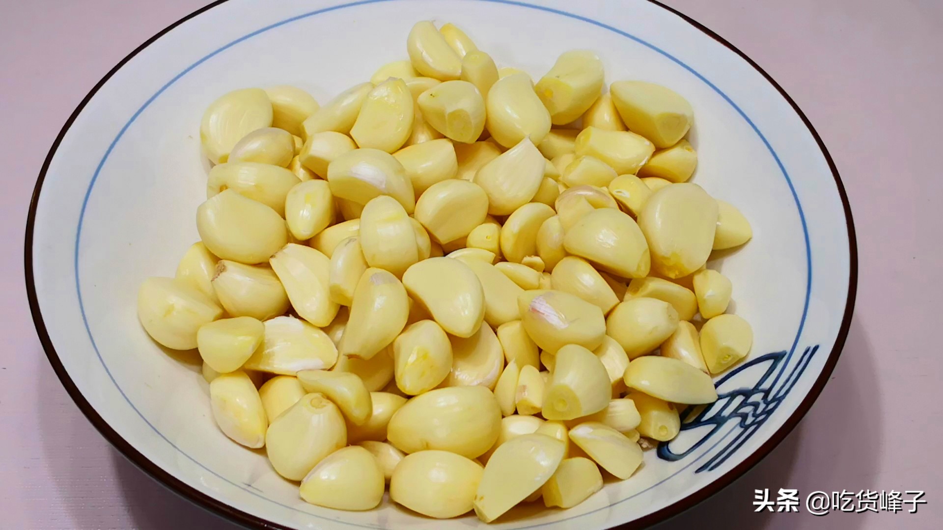 剥大蒜小妙招视频,剥大蒜有没有技巧