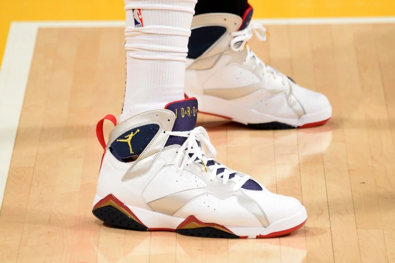 WEN赛场|鞋王上脚两大经典AJ,“Gators”和兔八哥你更爱哪个?