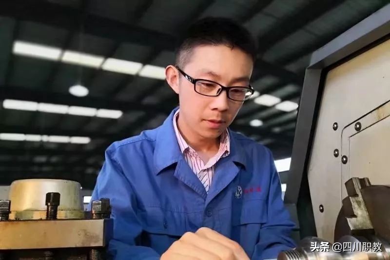 研发工程师公司董事长就位,现在我们看到的是南充职院代表队