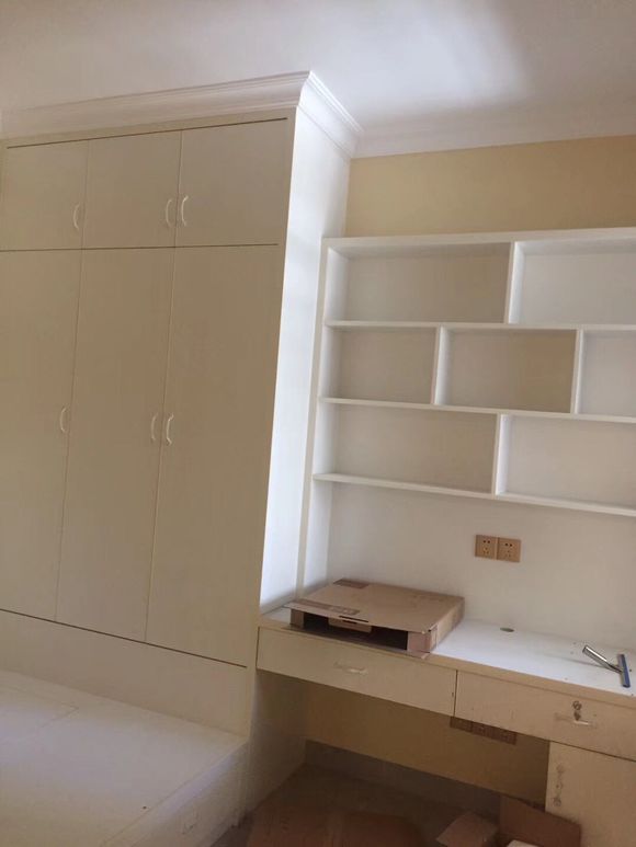 全包只花了11万，连床都是木工现场包做，打扫干净就差沙发电视了