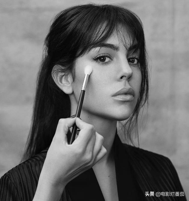 十位美艳太太，莱万妻最“凶悍”，皮克妻最有名，格策妻最有手段