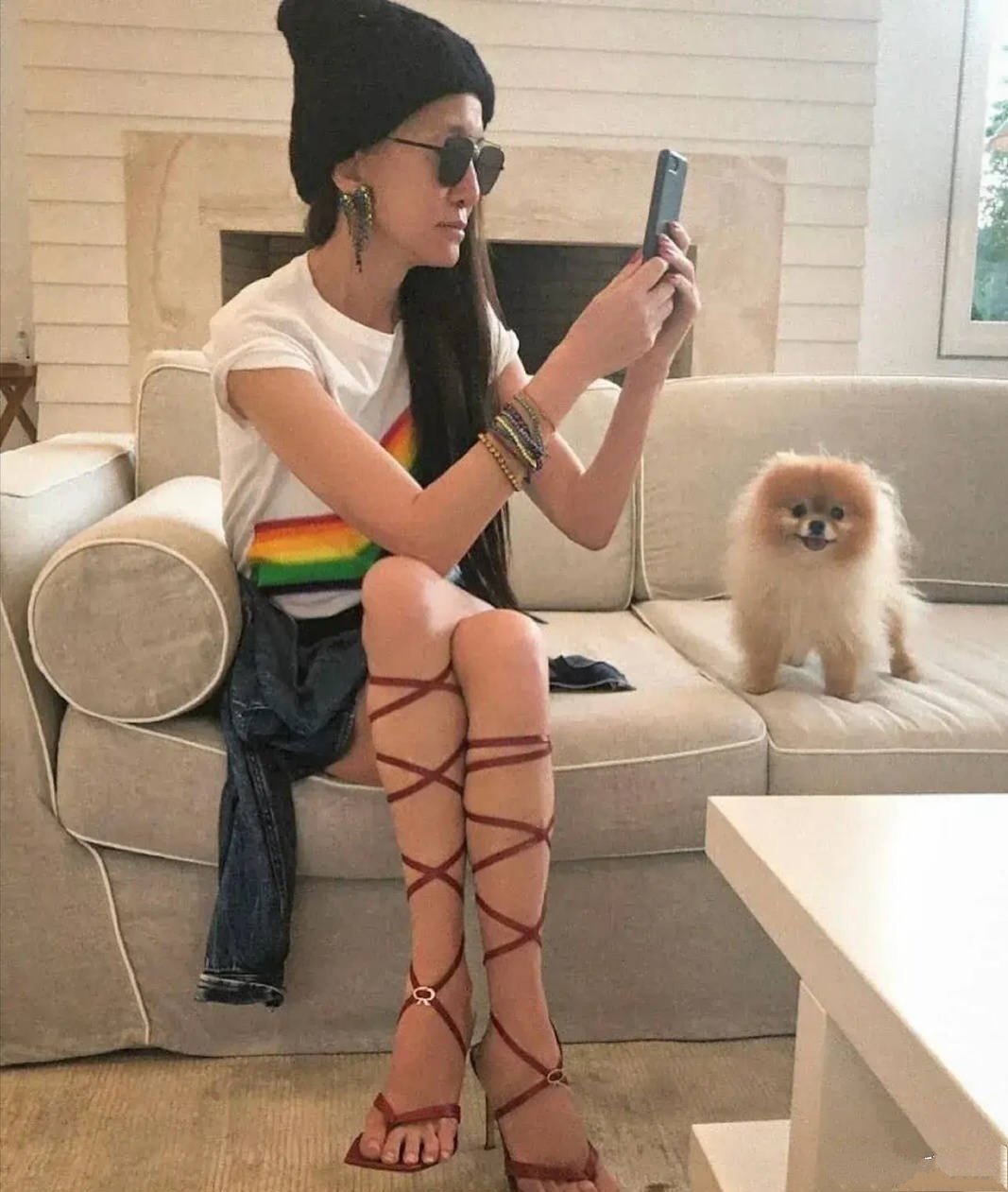 她37岁离婚39岁嫁小8岁男星,她身价过百亿