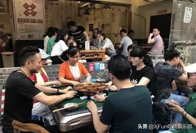 三里屯惊现*场赌**火锅！用鱼丸下注？