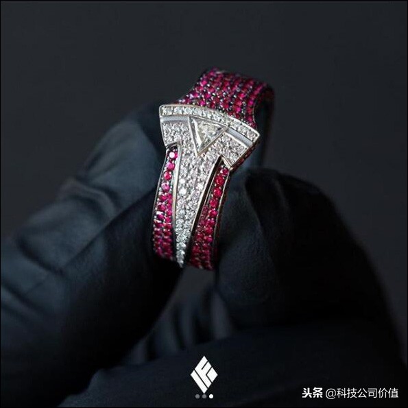 特斯拉CEO马斯克提前收到圣诞礼物了:一枚25.5万元定制钻石戒指