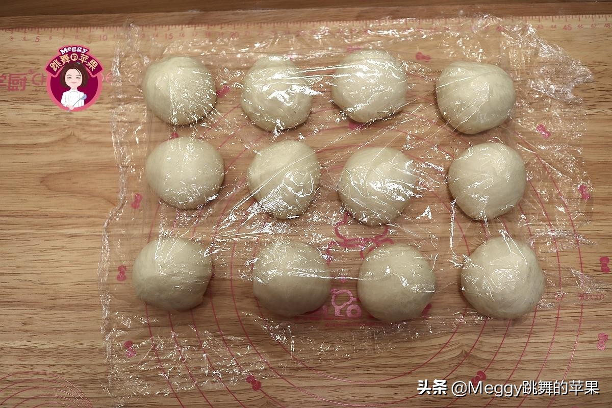 面包早餐整箱搭配草莓酱,柔软草莓酱