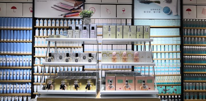 开个10元小百货店有前景吗,乡镇上面开十元精品店的前景