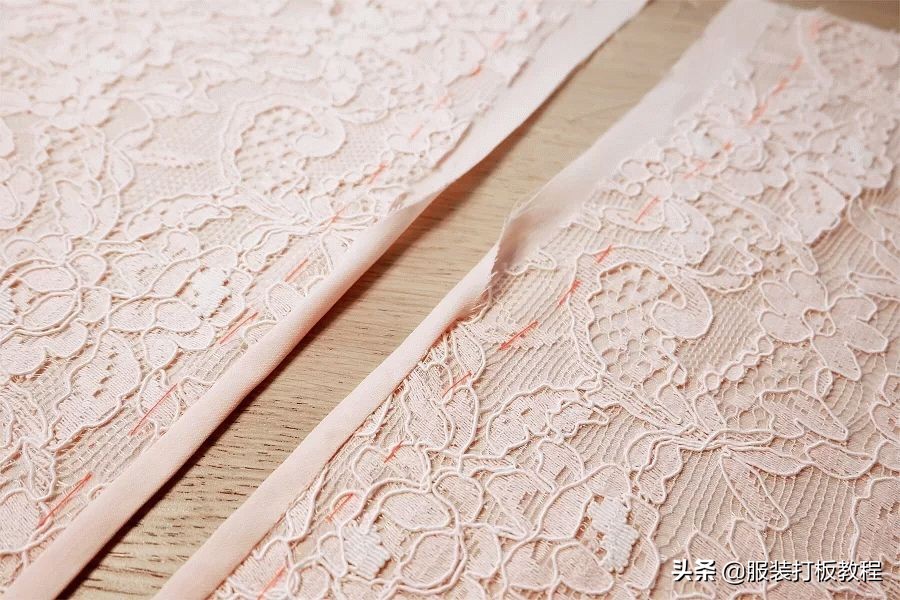 蕾丝连衣裙制作工艺,挂里子蕾丝连衣裙的缝制