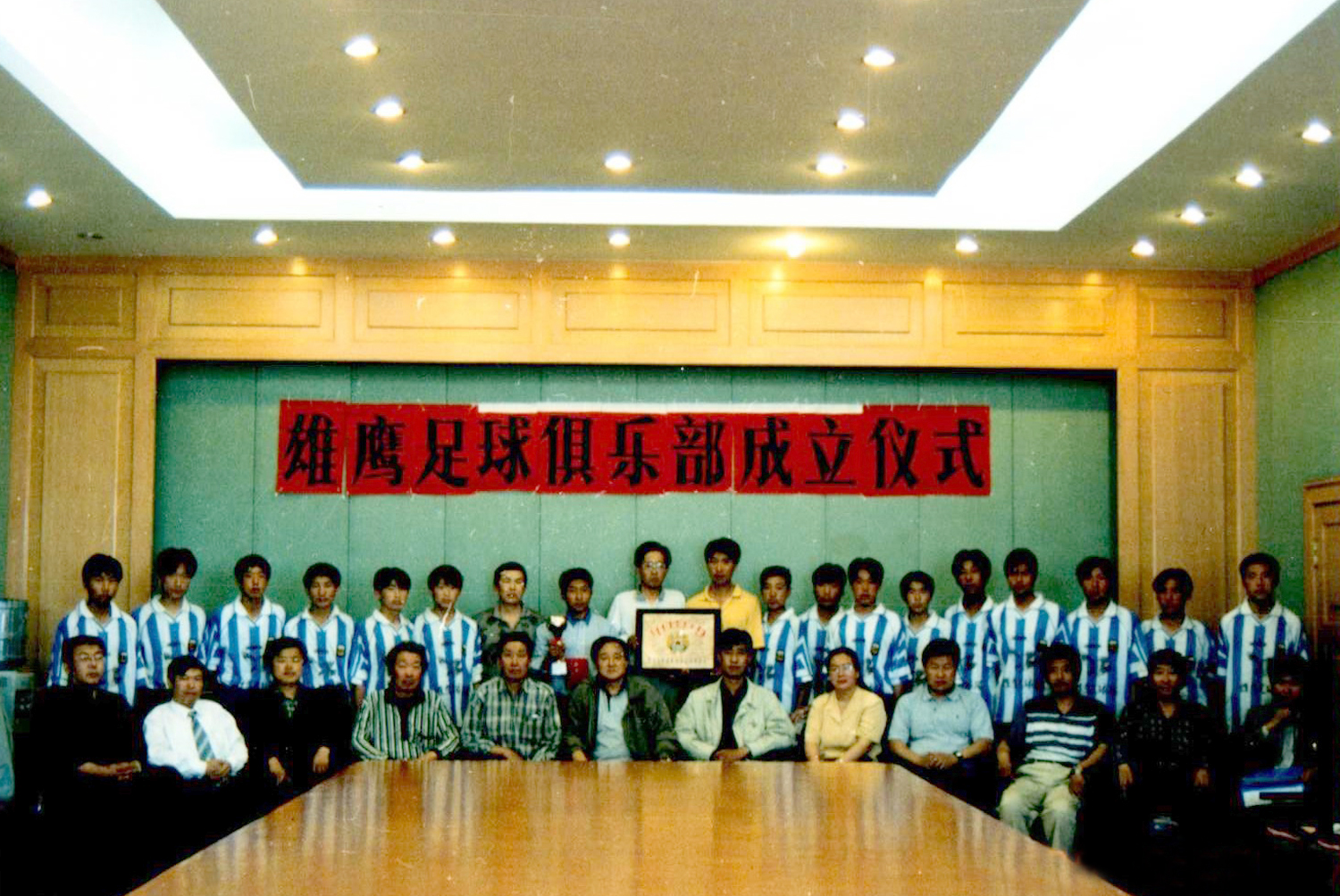 鄂温克雄鹰，展翅翱翔