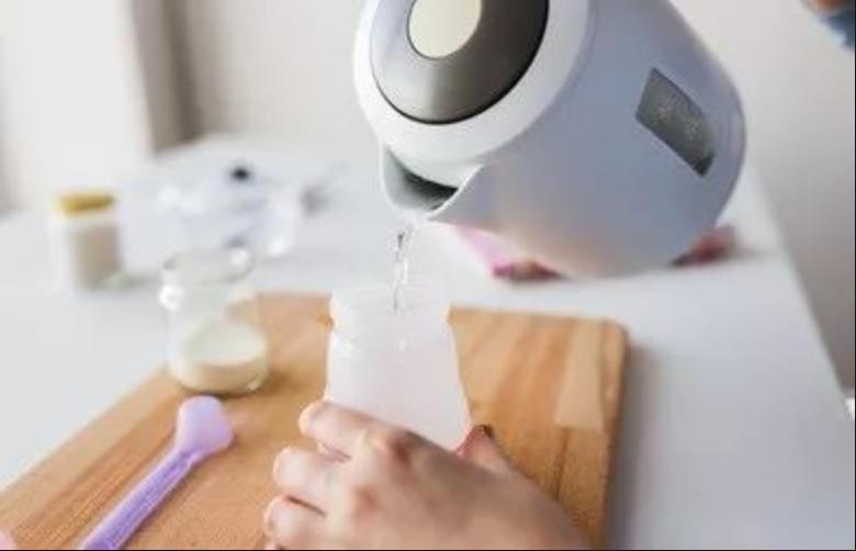 怎么给鹦鹉喂水喝,如何给鹦鹉喂奶粉用针管