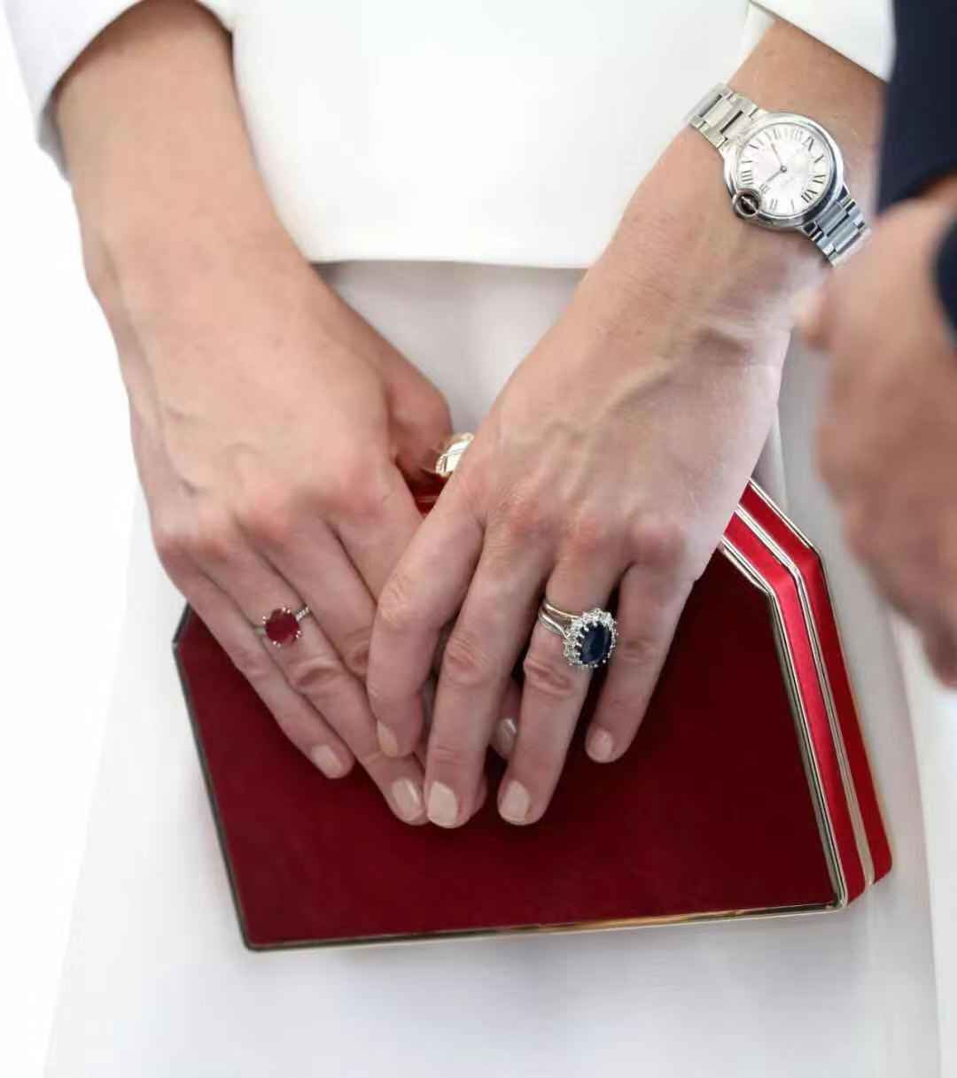 人生不需要刻意讨好，女神最爱——卡地亚蓝气球