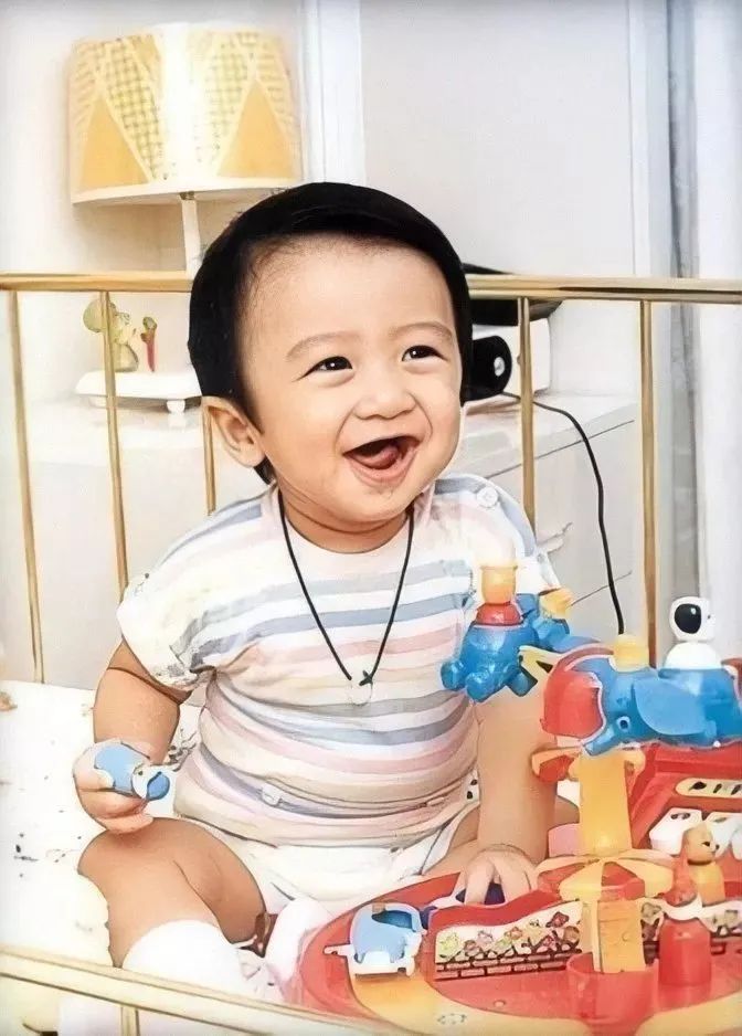 买二手衣服回家补、一张椅子用18年，这8位明星，有钱也没乱花