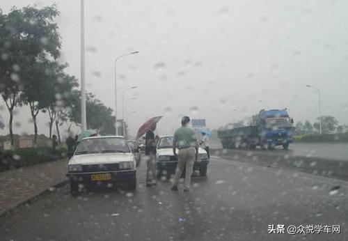 科目三下雨怎么除雾,科目三下雨考试全过程