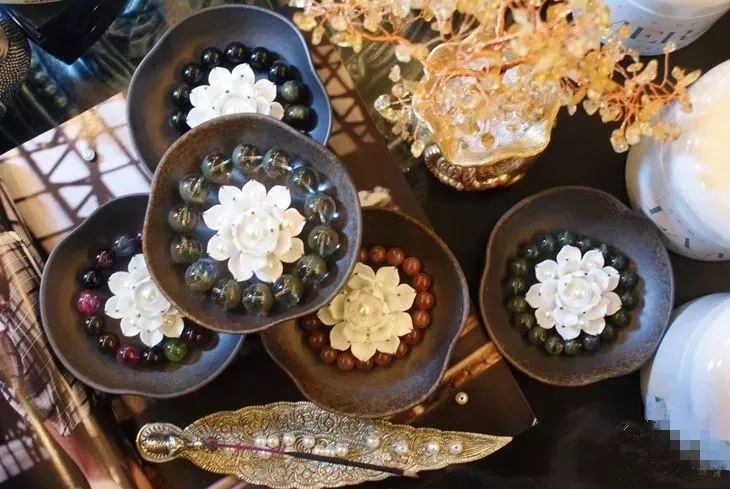 珠宝一般消磁用的是什么容器,珠宝里的消磁石有什么作用