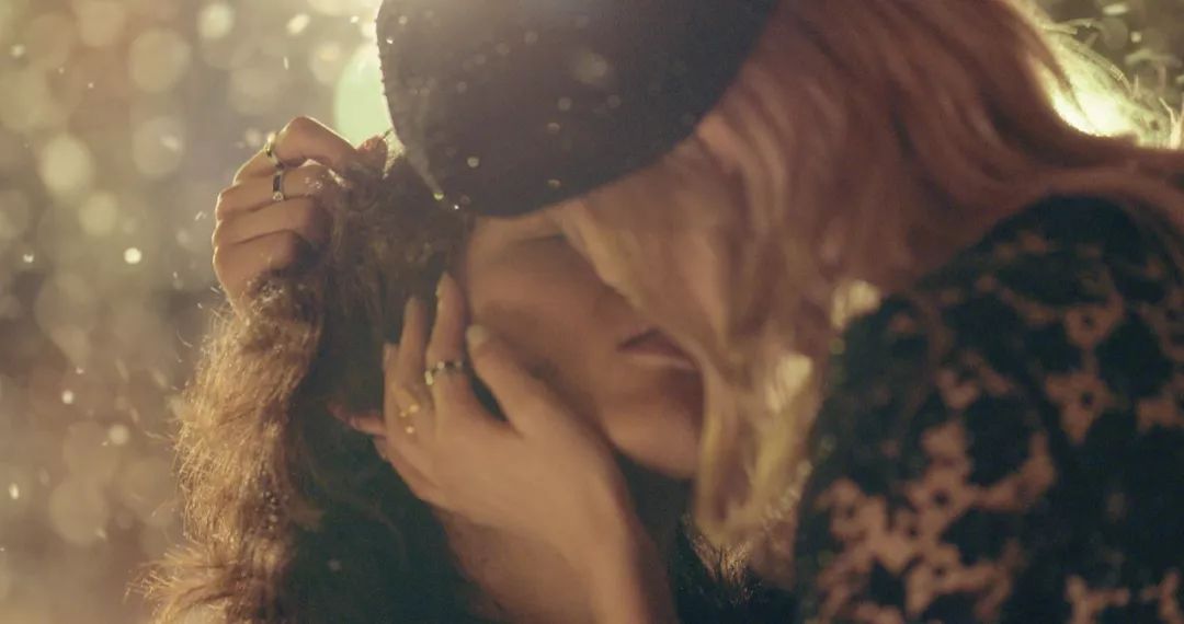 她是那个最会拍女人电影的王家卫的最新的王氏女郎