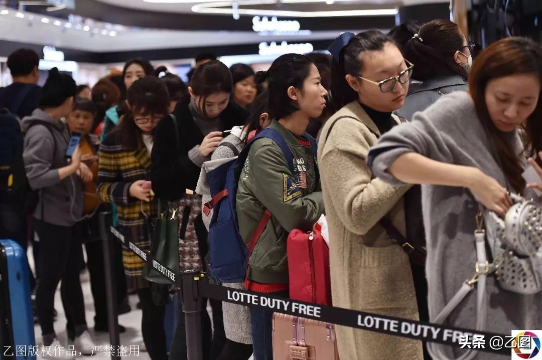 中国游客挤爆韩国免税店,中国游客时隔9月再现韩国免税店